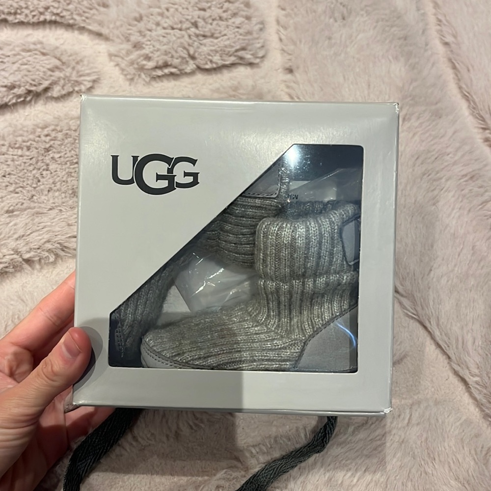 New in box UGGS